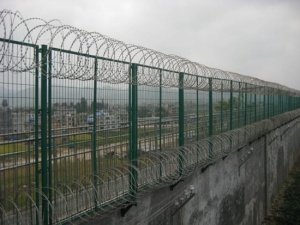刀片刺网 应用于监狱钢网墙