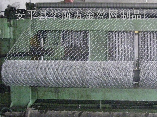 镀锌石笼网生产过程